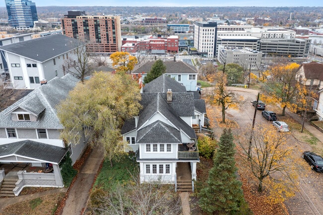 Building Photo - 647 Fairview Ave NE