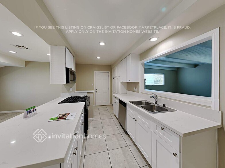 Building Photo - 8839 Quartz Ave