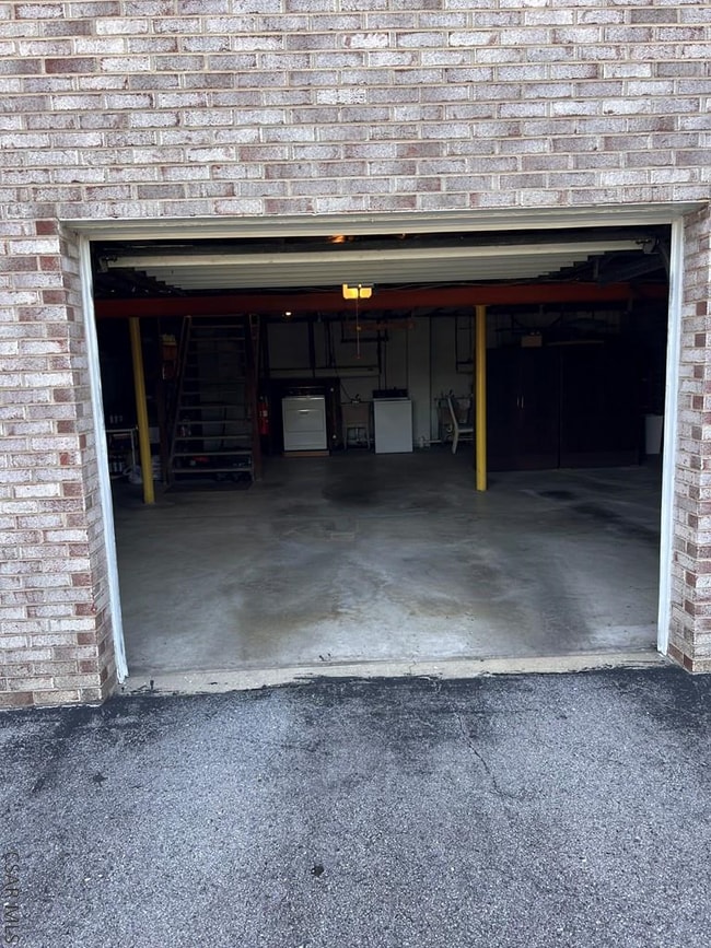 Building Photo - 129 Lulay St