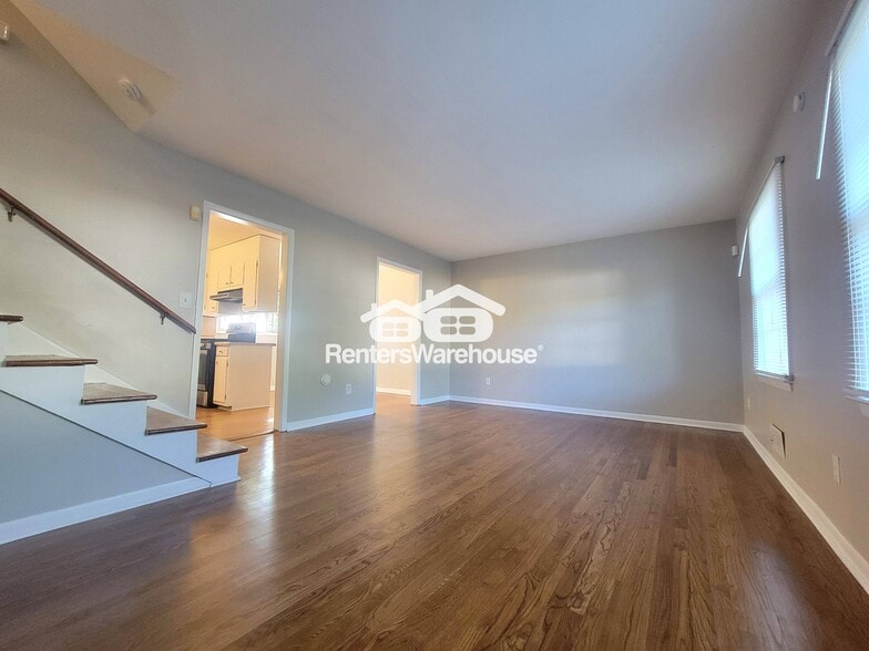 Building Photo - 336 Woodstock Dr SW