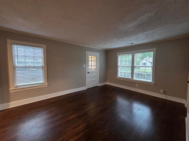 Building Photo - 983 Brower St