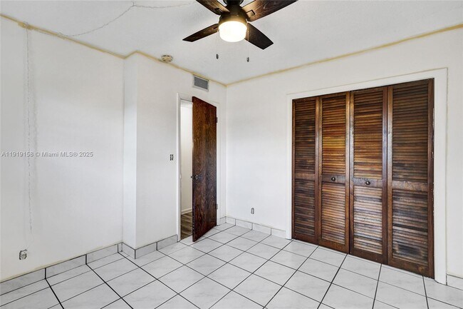 Building Photo - 5551 SW 57th St