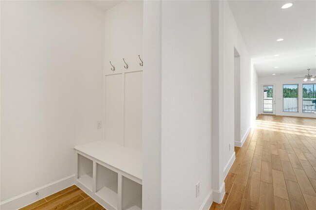 Building Photo - 15906 Golden Trails Ct