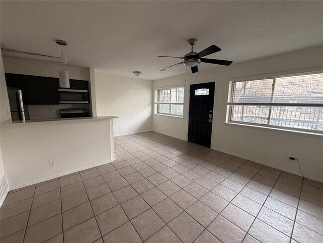 Building Photo - 1202 Newning Ave