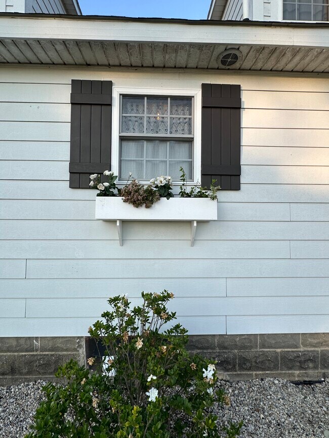 Building Photo - 4871 Tulls Corner Rd
