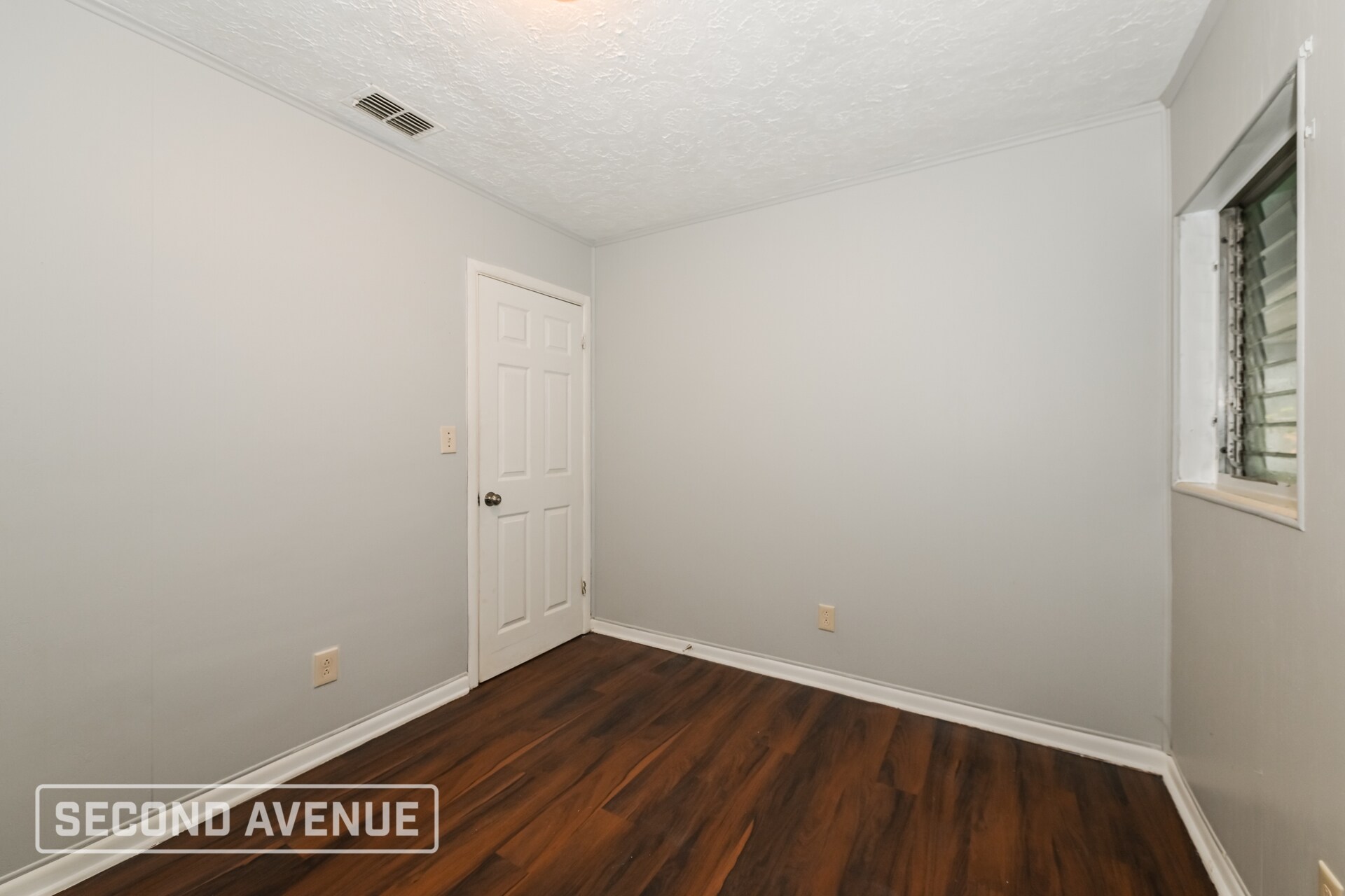 Building Photo - 1964 Leonard Cir S