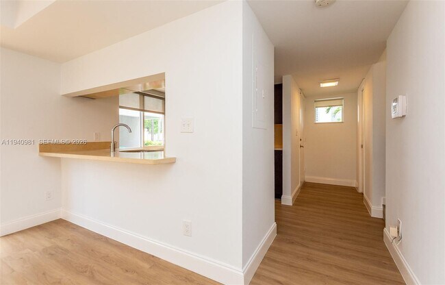 Building Photo - 2945 Bridgeport Ave