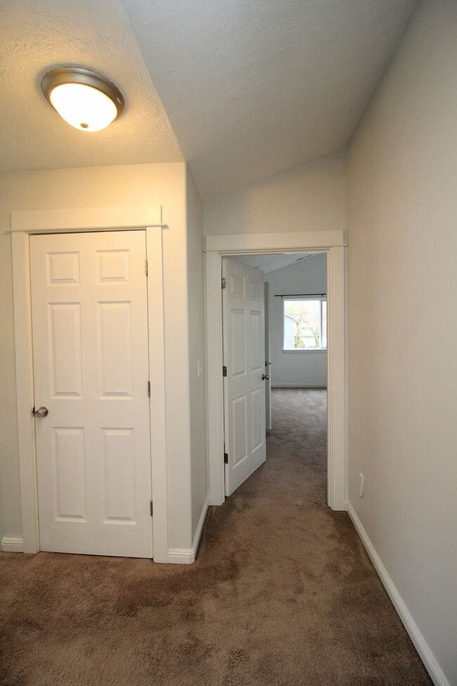 Building Photo - 7123 SE Brooklyn St