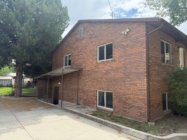 Building Photo - 54 W 250 N