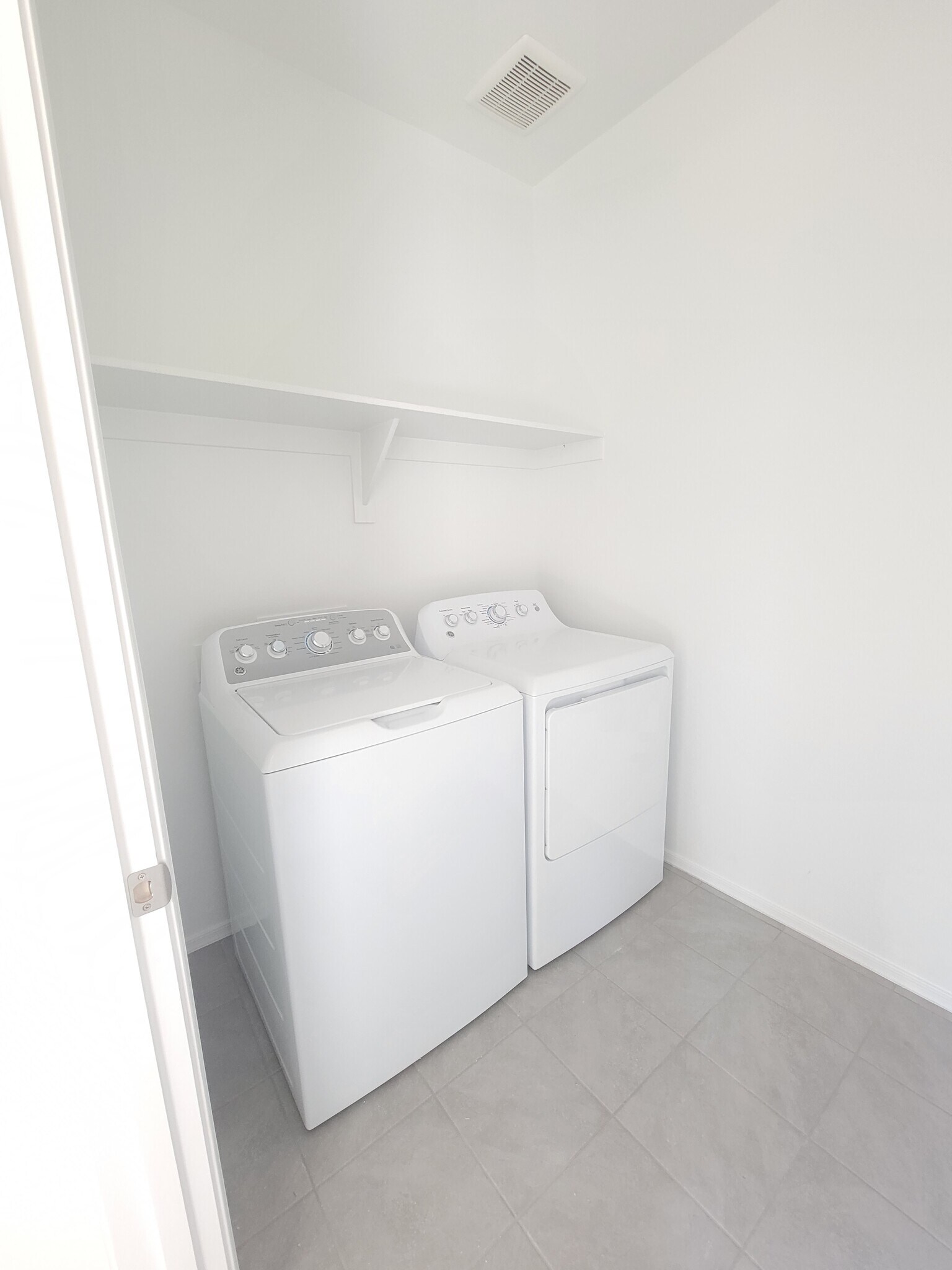 Building Photo - 18020 W Orchid Ct