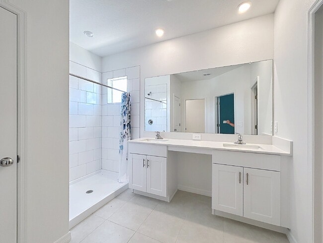 Building Photo - Beautiful New Townhome in The Townes at Cross Creek | New Tampa!