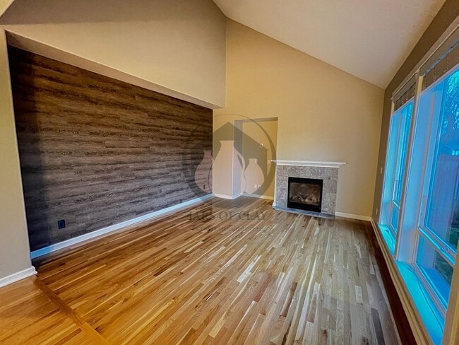 Building Photo - Luxurious Spacious Keizer Home -