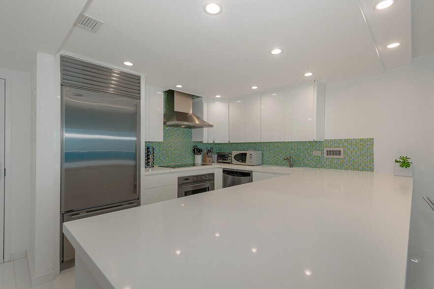 Building Photo - 2301 Collins Ave