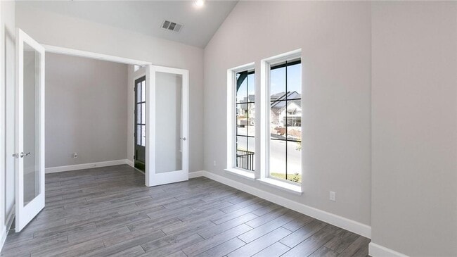Building Photo - 6313 Empresa Dr