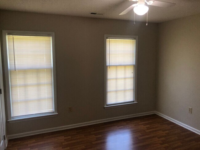 Building Photo - Wonderfully updated 3 bedroom 2 bath ranch...