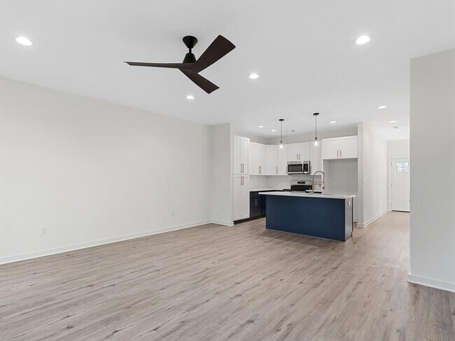 Building Photo - 5704 Elysian St