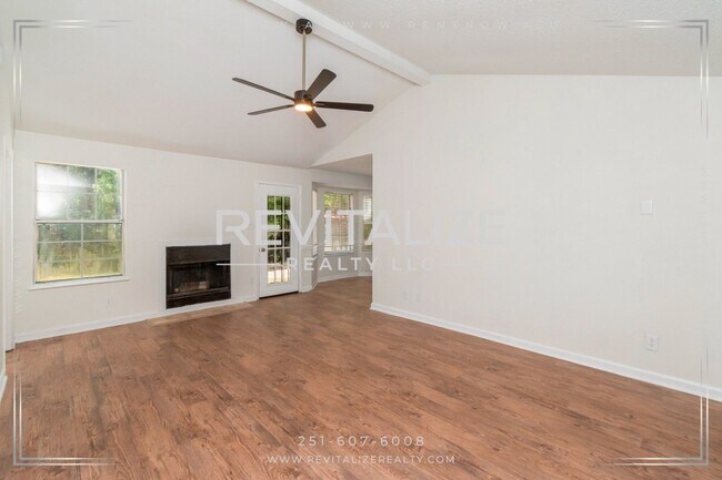 Building Photo - 6513 Victoria Pl S