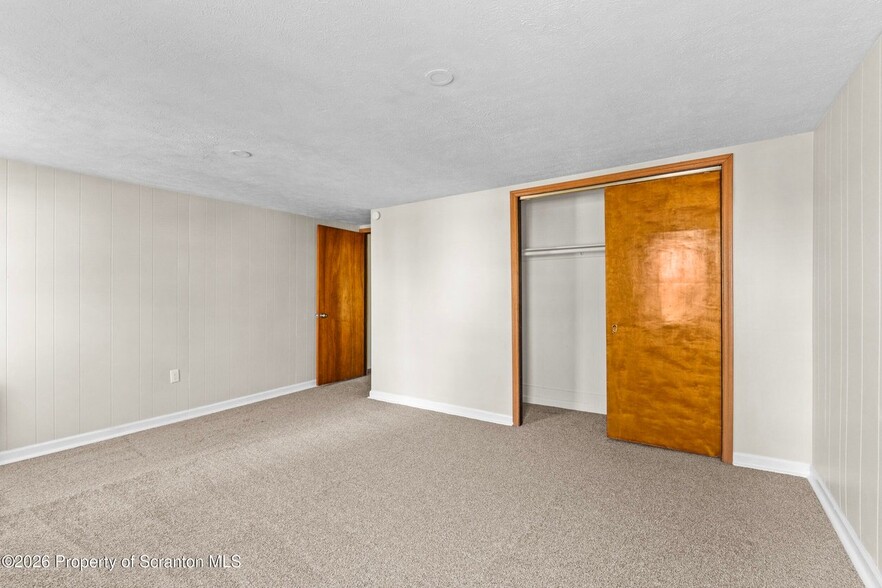 Building Photo - 302-304-304 Vine St