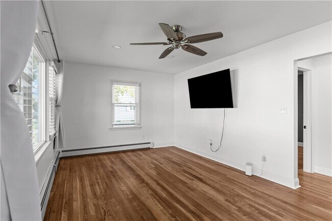 Building Photo - 12 Philips St