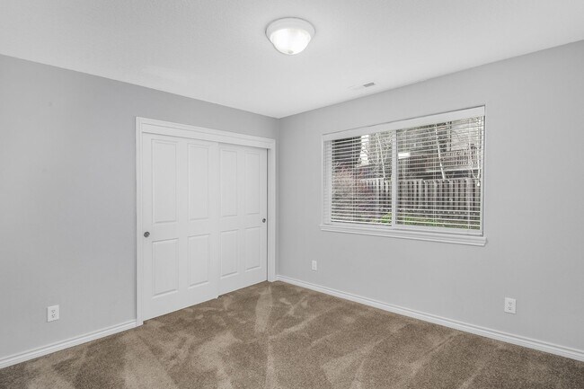 Building Photo - Discover Your Dream Home in Sterling Park!