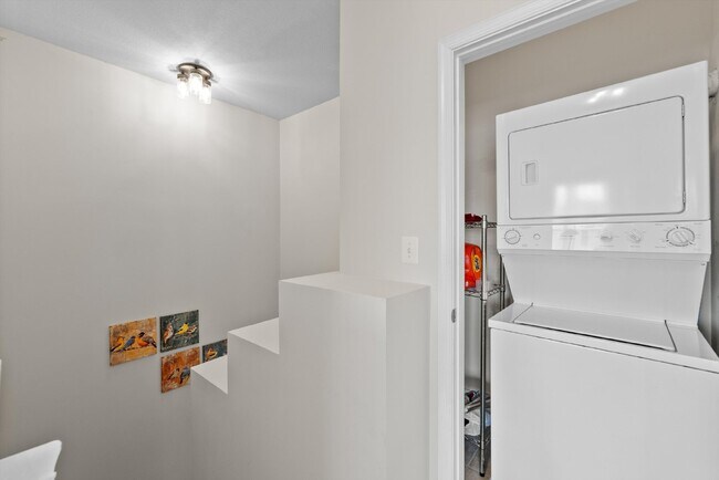 Building Photo - Luxurious Condo Living in Gated Stonegate ...