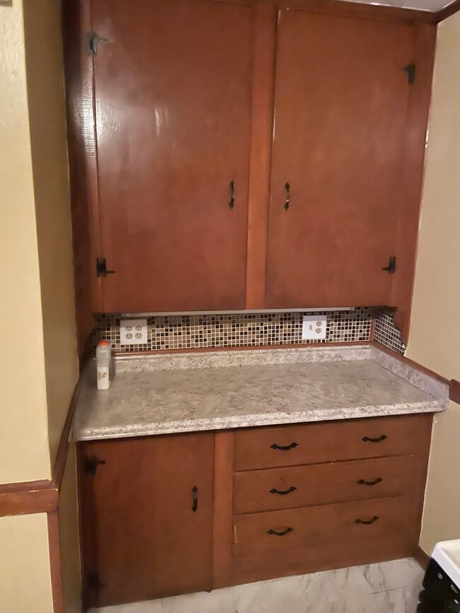 Building Photo - 87 Ferry St