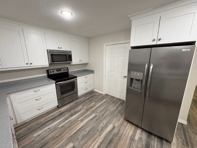 Building Photo - 680 N Court St