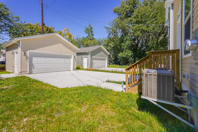 Building Photo - 2184 E 97th St