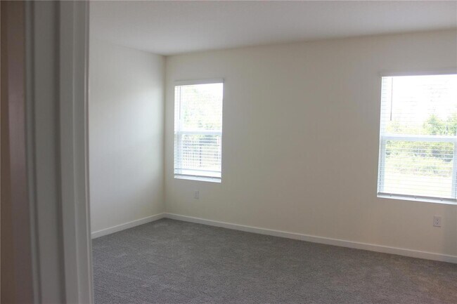 Building Photo - 2869 House Finch Rd