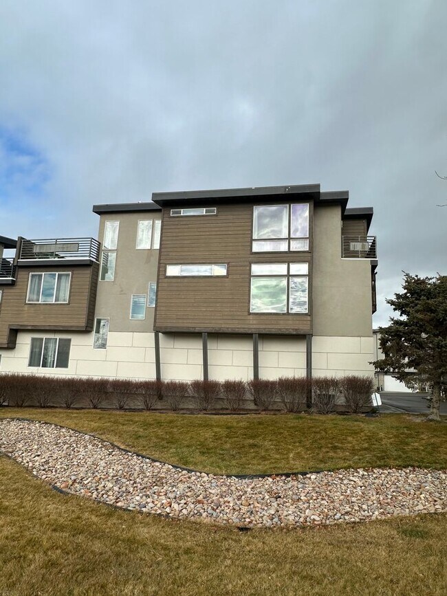 Building Photo - GORGEOUS Home!!!!