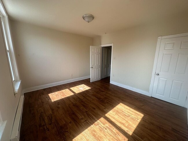 Building Photo - 3 BED 1.5 BATH HOME FOR RENT.