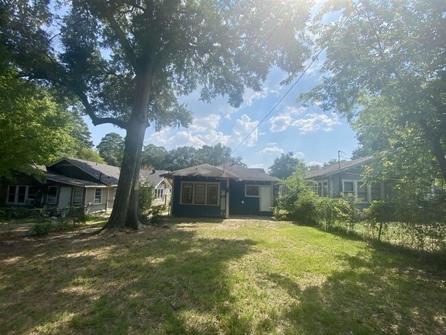 Building Photo - Restored 3 br 2 ba Craftsman style Home fo...