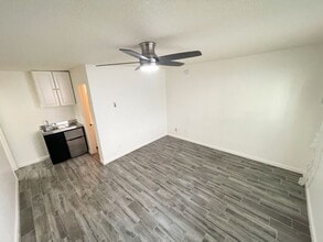 Building Photo - 14816 Gilmore St