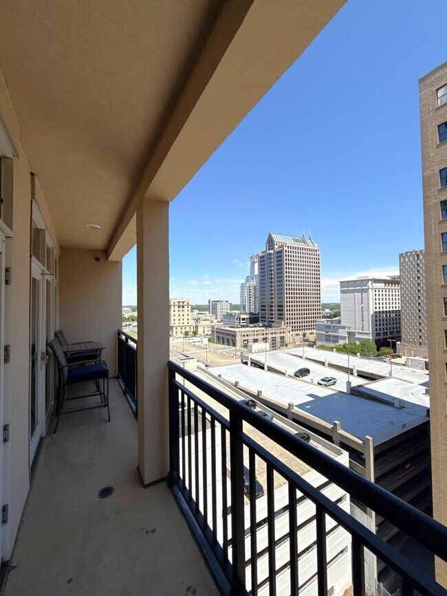 Building Photo - 230 S Tryon St