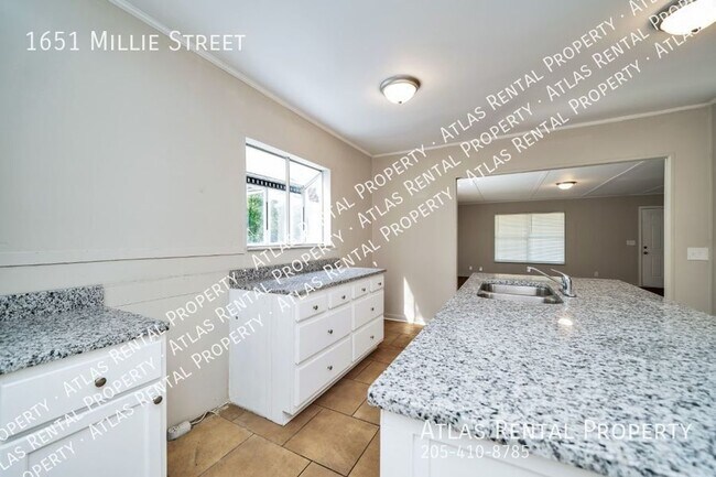 Building Photo - 1651 Millie St NE