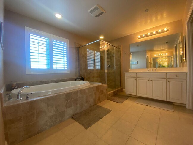 Building Photo - Spacious 5-Bedroom Luxury Home with Entertainer’s Backyard Oasis
