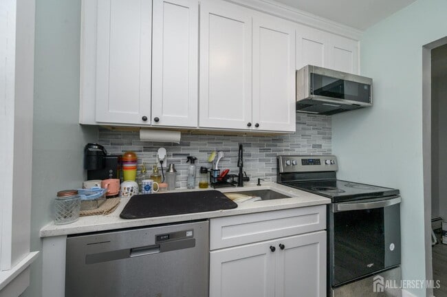 Building Photo - 289 Main St