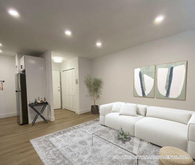 Building Photo - 740 E 7th St