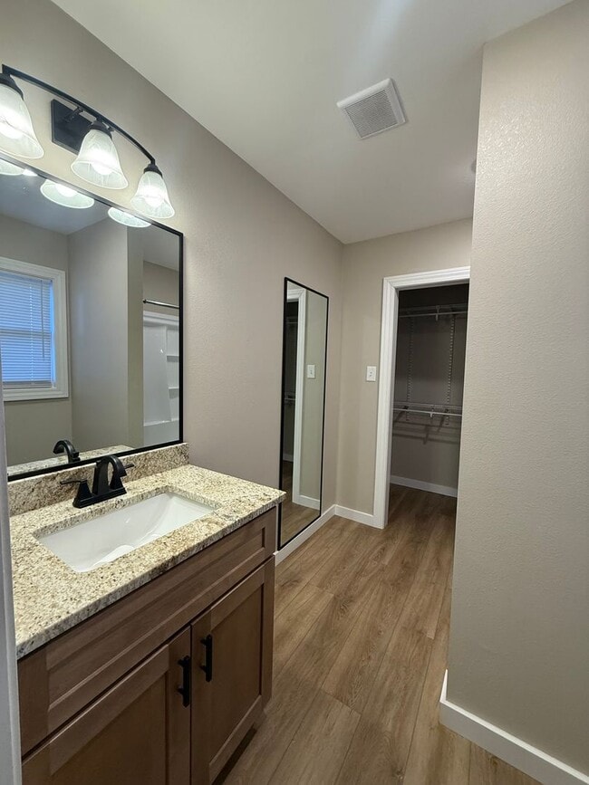 Building Photo - 2303 Circle