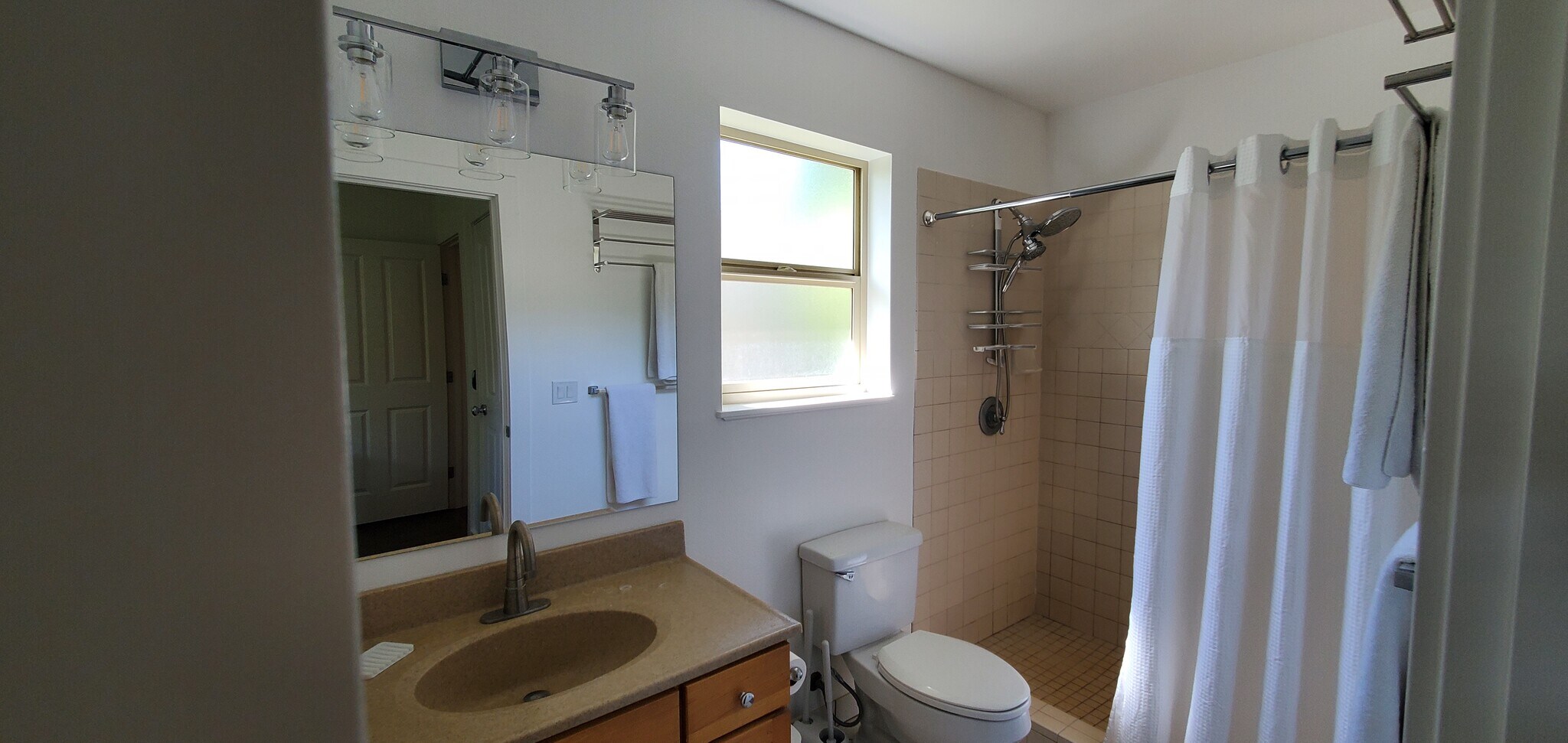 Primary Bathroom - 14 Hoku Pl