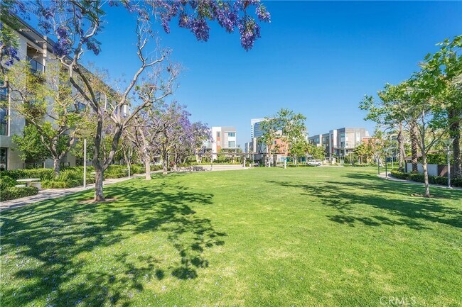 Building Photo - 3211 Rivington