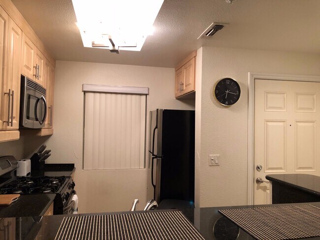 Building Photo - 230 E Flamingo Rd