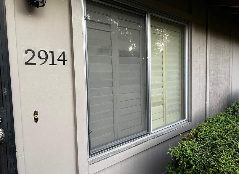 Look for house number 2914 - 2914 Fisher Ct