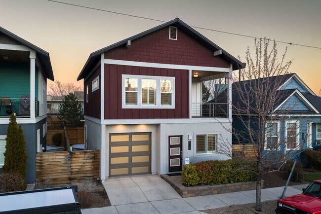 Building Photo - Contemporary Dual Level MidTown Bungalow with Balcony & Garage!