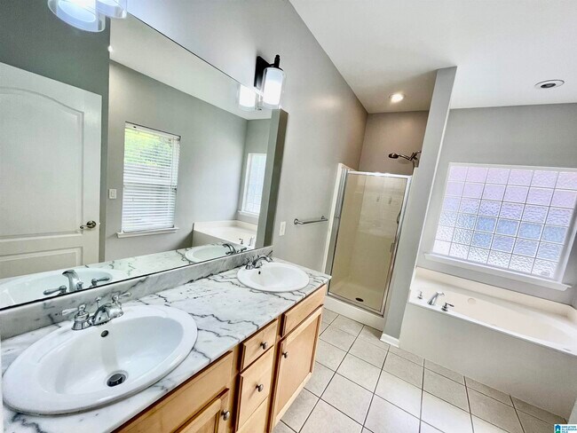 Building Photo - 5241 Cottage Cir