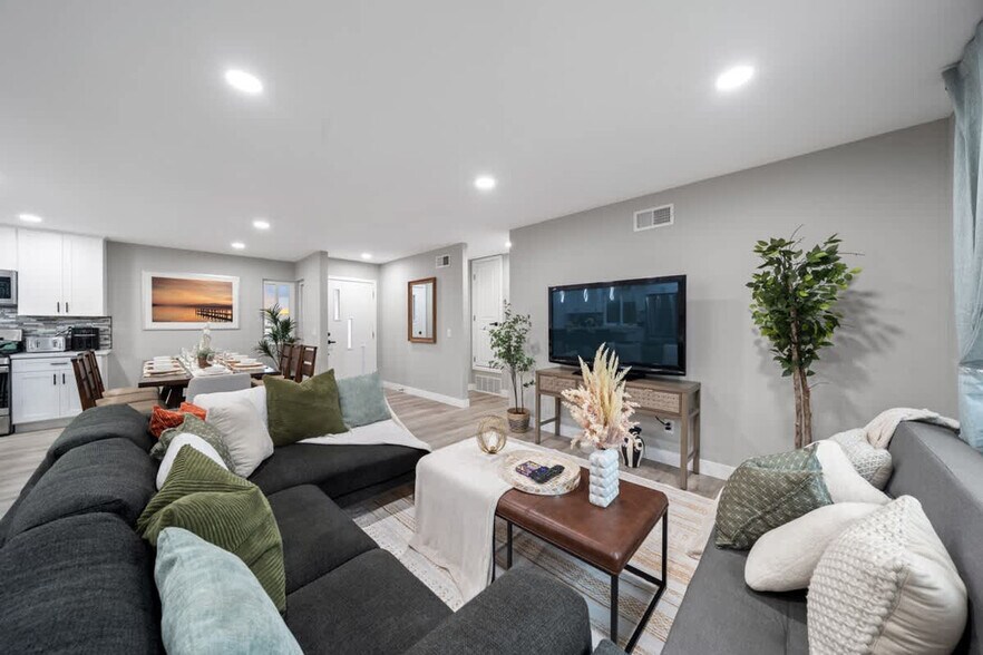 Building Photo - 9827 San Diego St