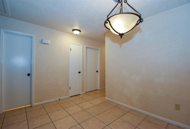 Building Photo - 1524 Beaumont Rd