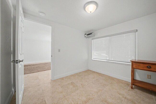 Building Photo - 16932 McKenzie Dr