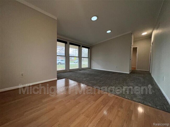 Building Photo - 32028 Maine St