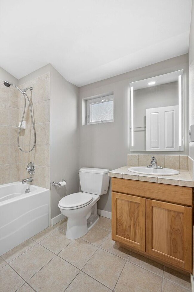 Building Photo - Immaculate Urban Townhome in Famed Alaska ...